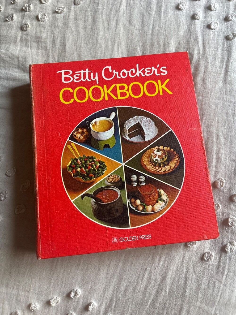 Betty Crocker's Cookbook 1975 printing Hardcover VTG Red Pie Cover, 5 ring